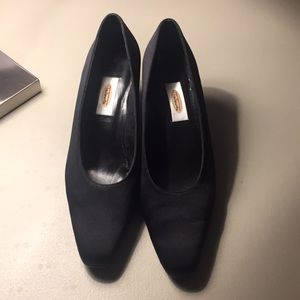 Beautiful black pumps